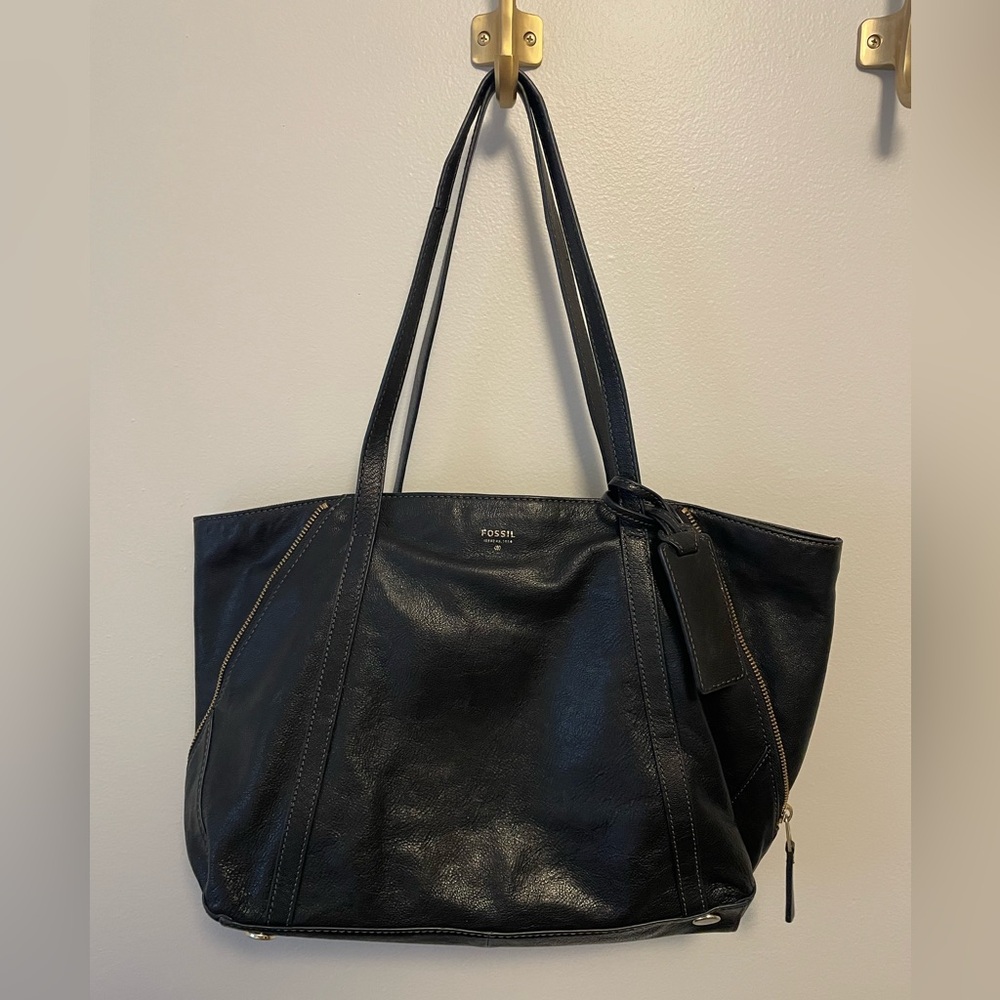 Leather Fossil Tote Bag in Black